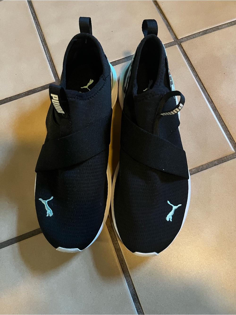NWOT PUMA women Black Slip-On Athletic Shoes with Mint Logo